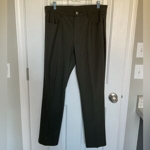 Old Navy Men's Tech Hybrid Forest Chinos
